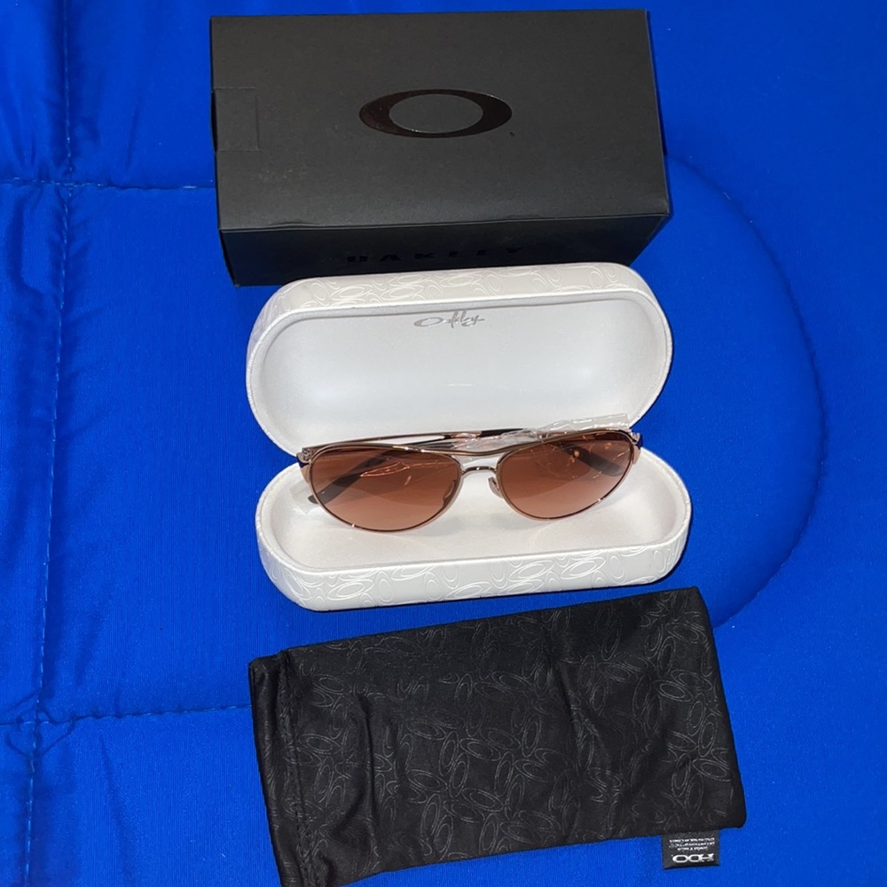 Oakley Caveat Women's Sunglasses - Rose Gold/VR50 Brown Gradient - Picture 5 of 5